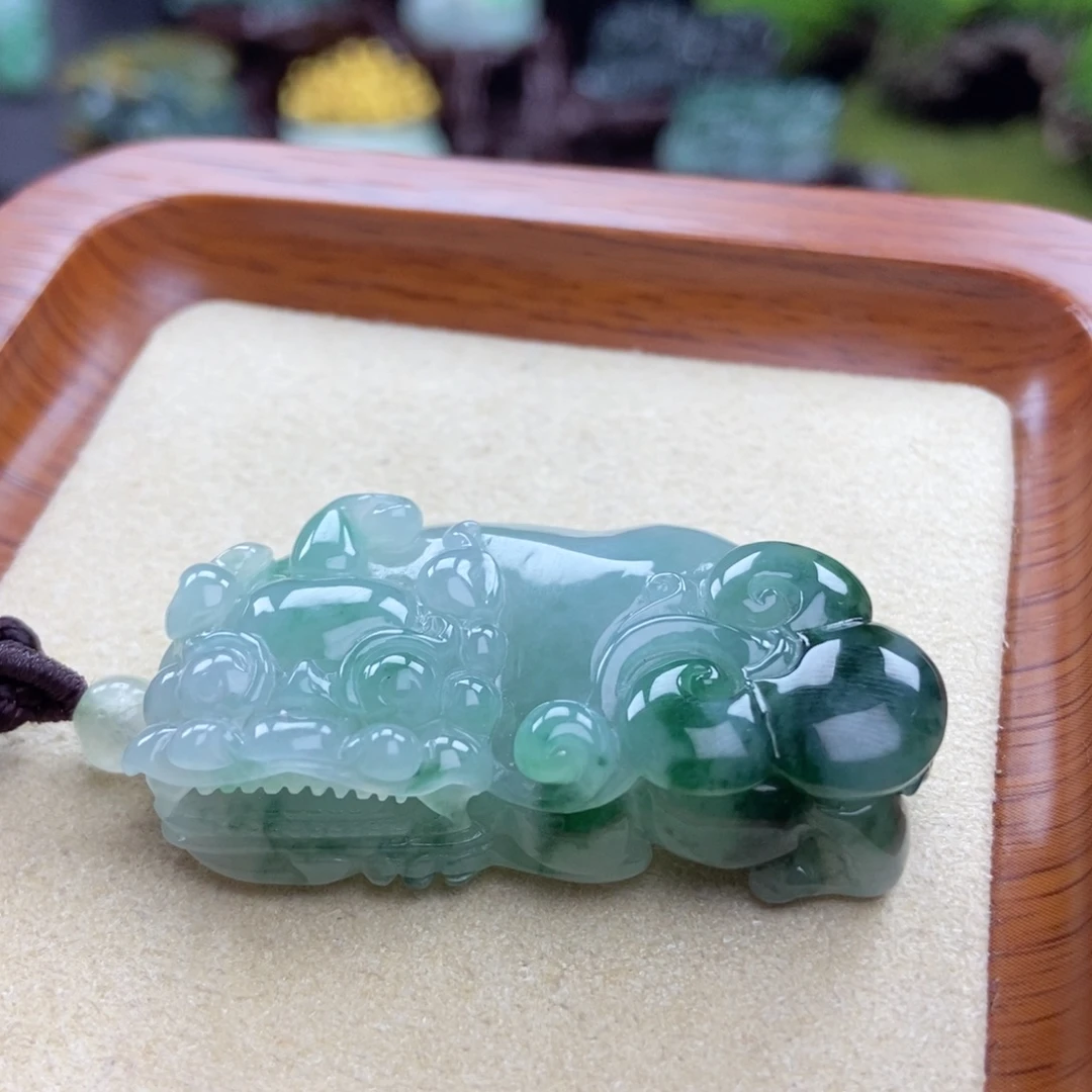 翡翠未镶嵌颈饰A11 冰胶飘花霸王貔貅