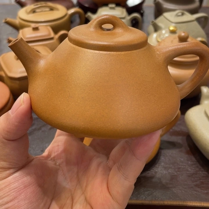瓦***乐紫砂茶壶老宕口黄金段子冶，微瑕，