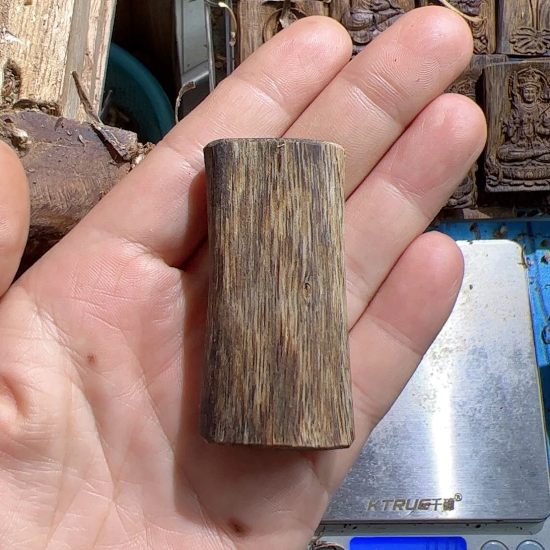 沉香吊坠白棋素牌10克