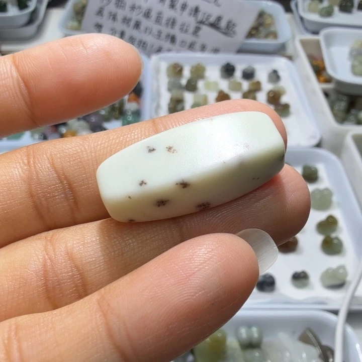 和田玉未镶嵌珠宝奇石