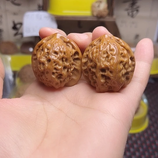 文玩核桃吊坠玲珑