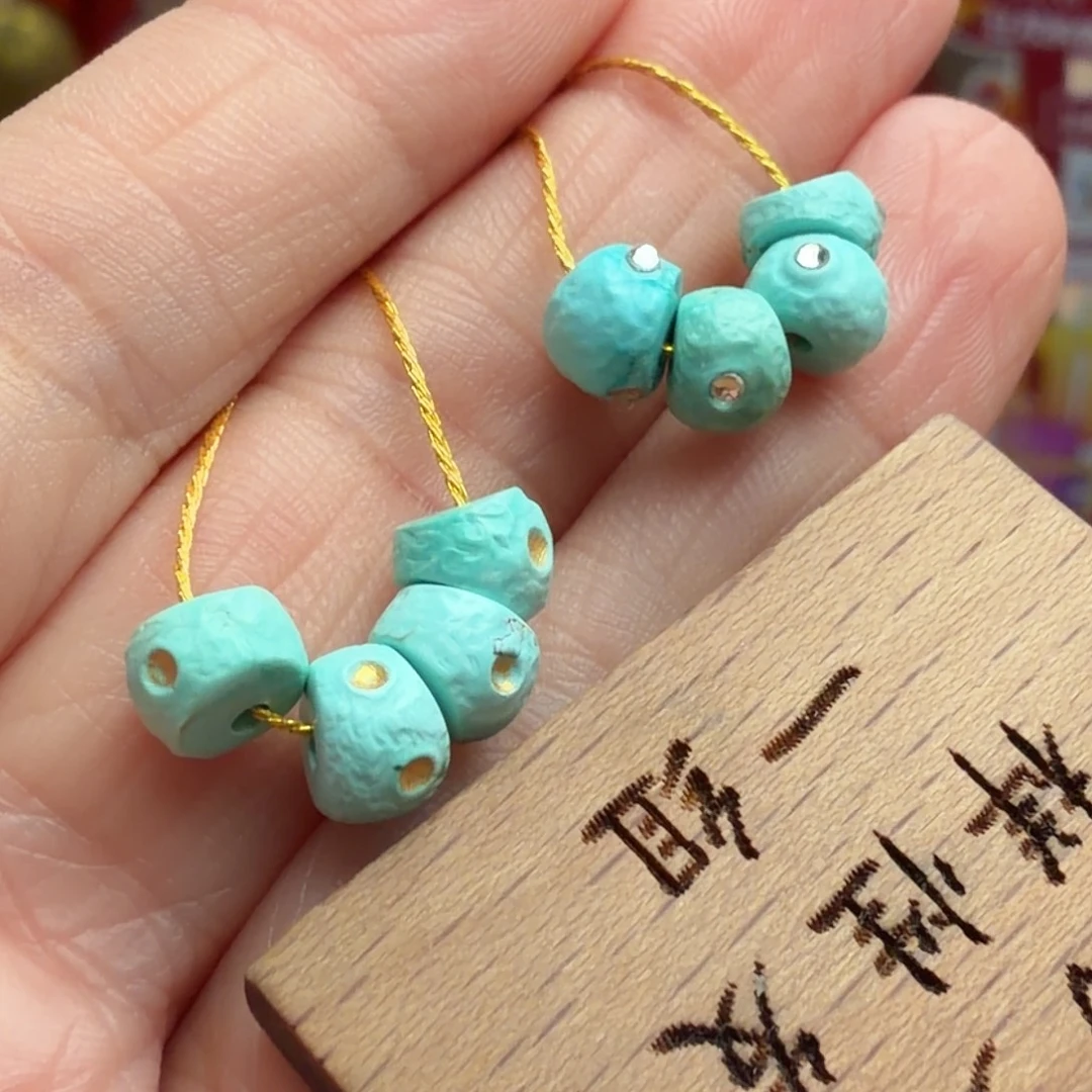 绿松石未镶嵌颈饰