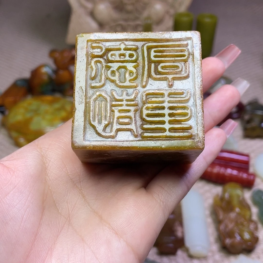 蛇纹石玉未镶嵌如图