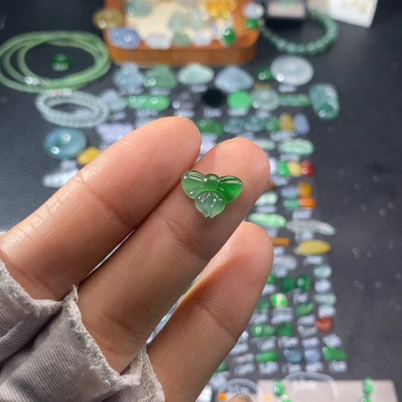 【闪购商品】翡翠挂件未镶嵌蝴蝶结
