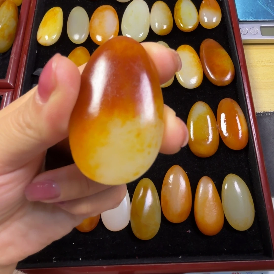 德***尚和田玉未镶嵌颈饰