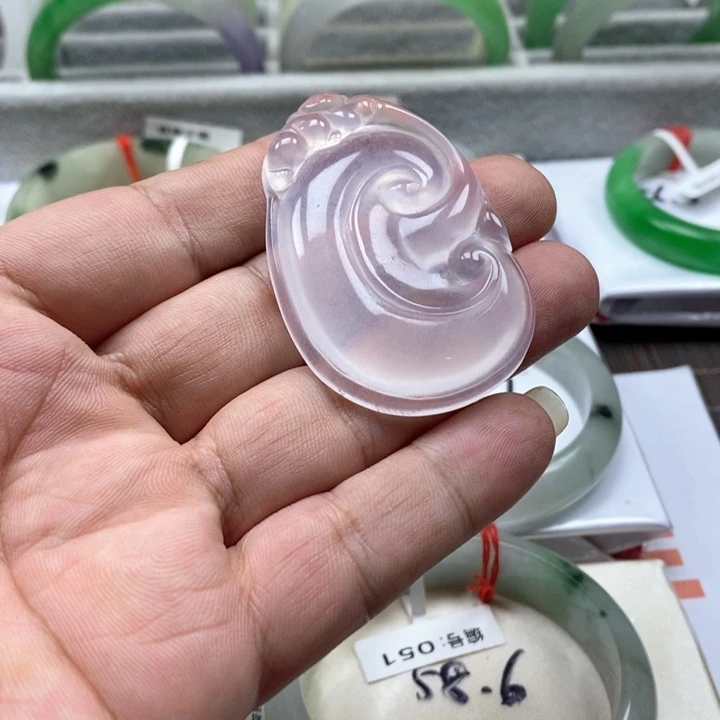 翡翠未镶嵌颈饰挂件