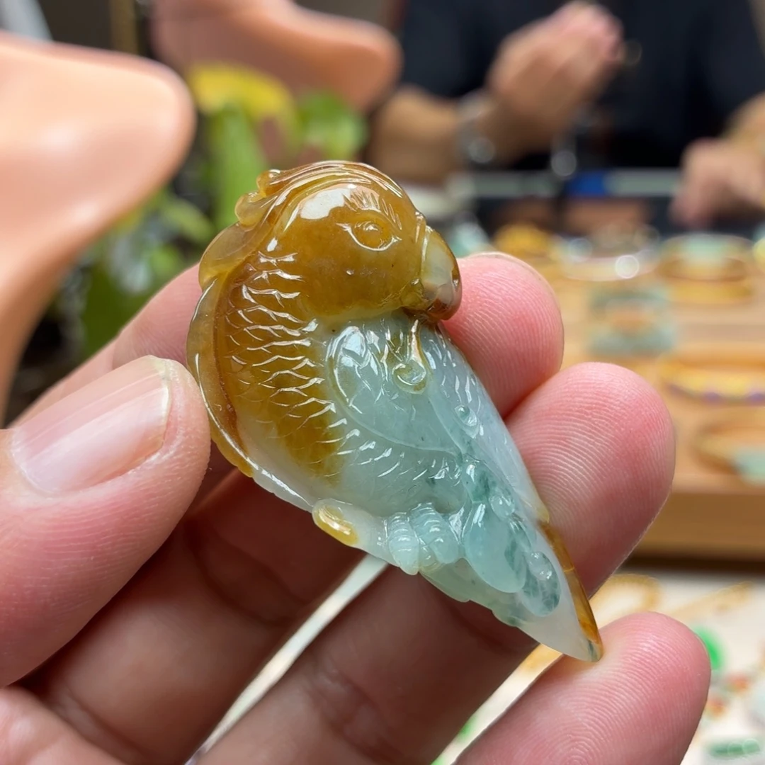 翡翠未镶嵌颈饰挂件