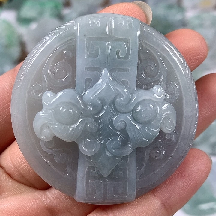 翡翠未镶嵌颈饰仿古牌两面工艺福利