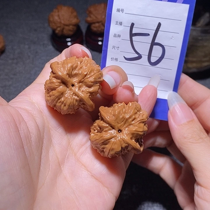 文玩核桃把件野狼全品33左右