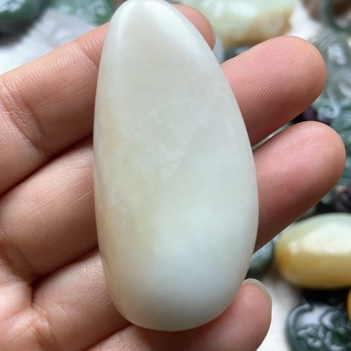 颈饰未镶嵌和田玉（子料）