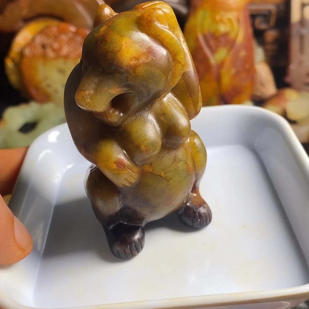 未镶嵌岫岩老玉（透闪石质玉）挂件