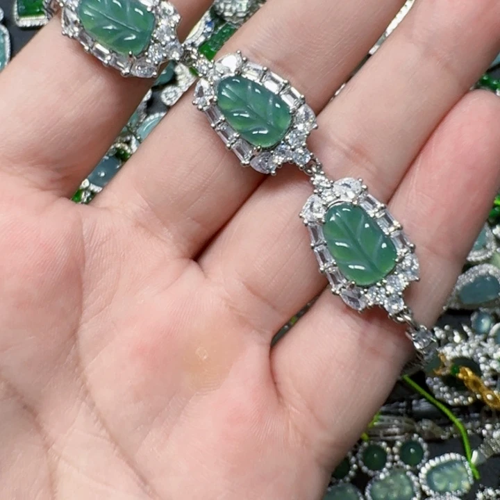 翡翠未镶嵌颈饰天然A货翡翠放漏