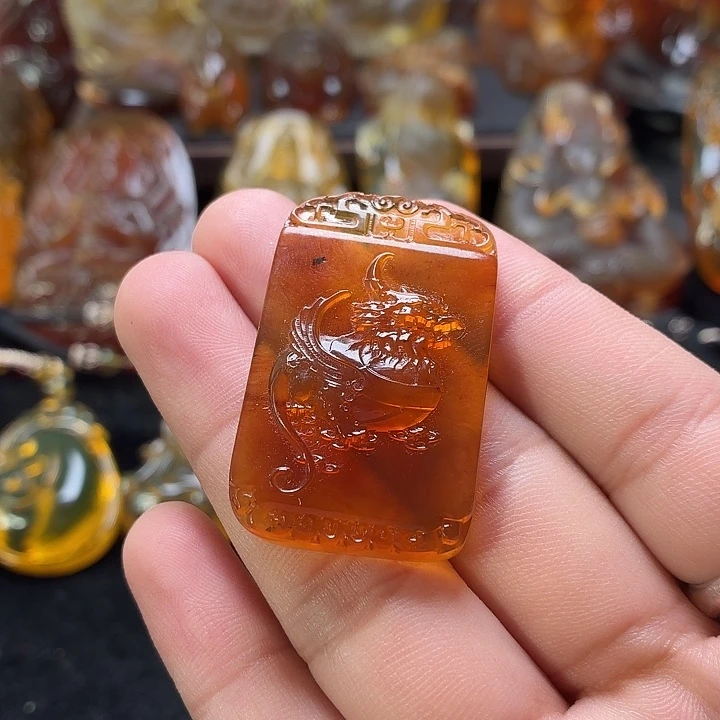 琥珀未镶嵌颈饰35