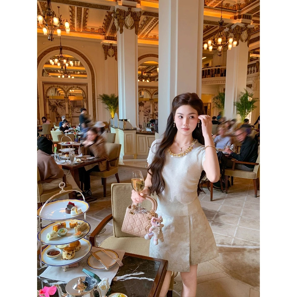 鱼兔子的兔子夏季显瘦修身时尚洋气小众设计感针织衫女装新款【清