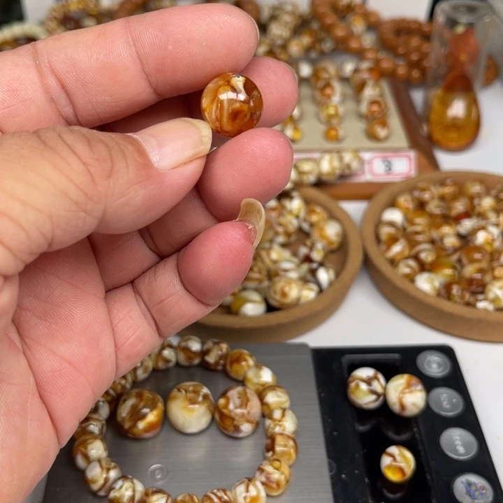 未镶嵌琥珀裸石16号