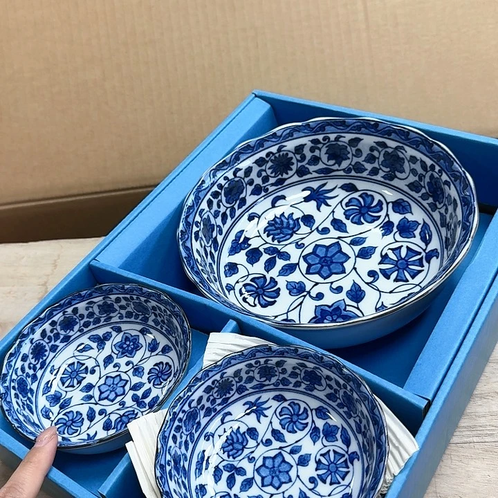 ?**思瓷器。 瓷器。