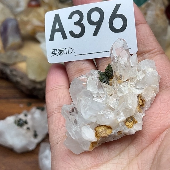 乐***乐未镶嵌珠宝半成品水晶默认微瑕