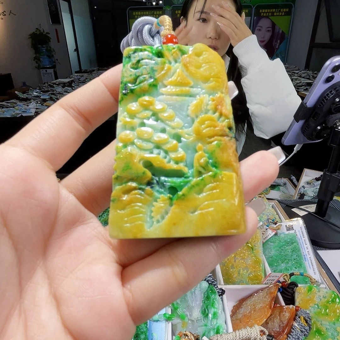 颈饰未镶嵌翡翠一