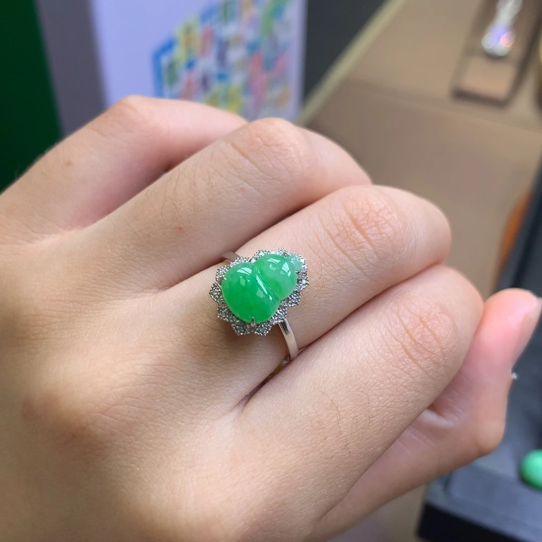 翡翠18K金镶嵌颈饰翡翠