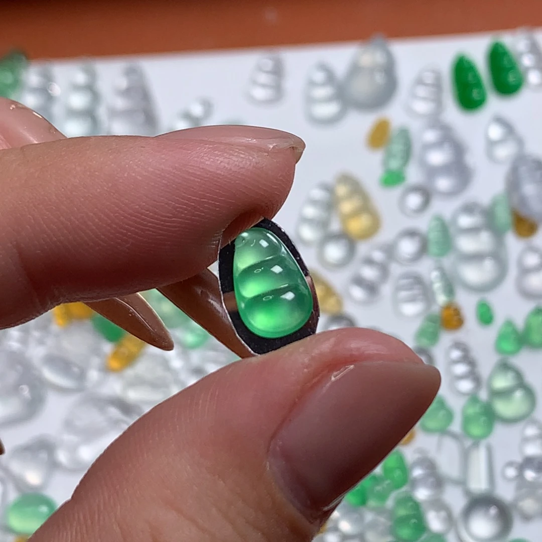 翡翠未镶嵌颈饰亮薄荷豆