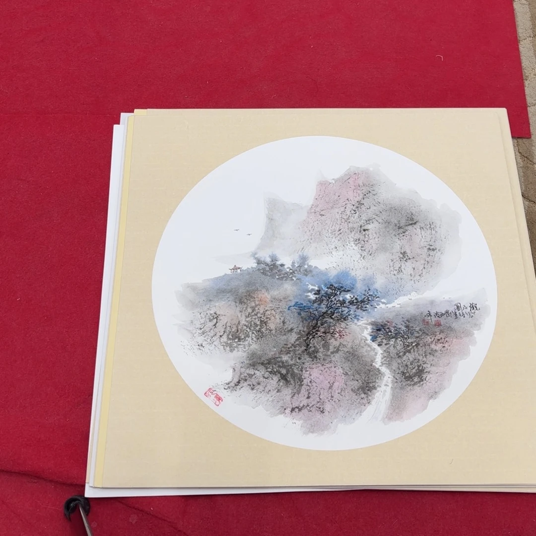 国画花鸟等图案和造型各有特色和