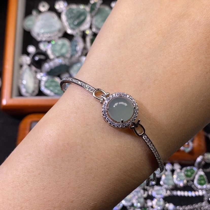 【闪购商品】翡翠颈饰未镶嵌小****?天然