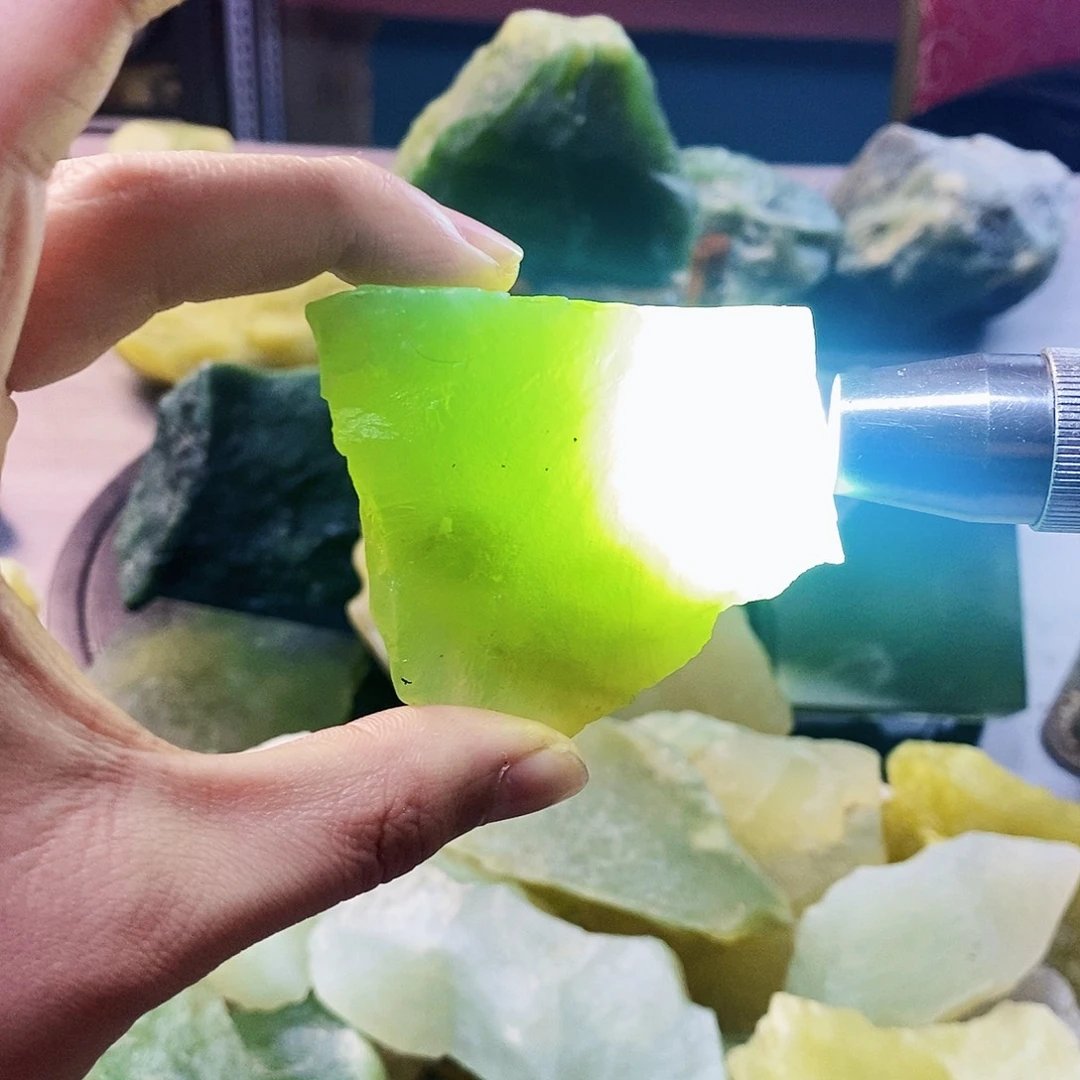 蛇纹石玉未镶嵌岫玉原石蛇纹石玉