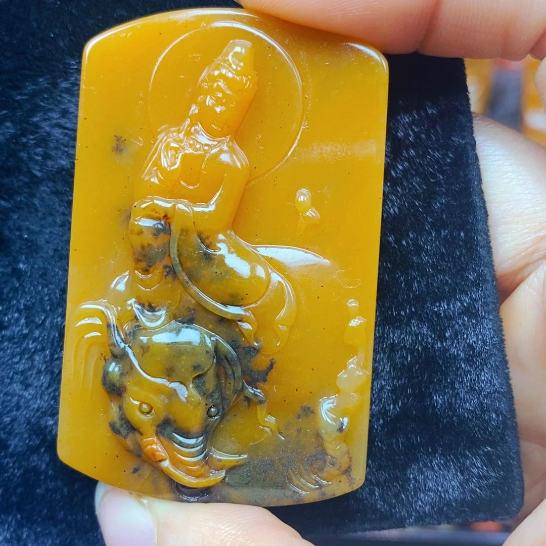 未镶嵌石英质玉（黄龙玉）颈饰