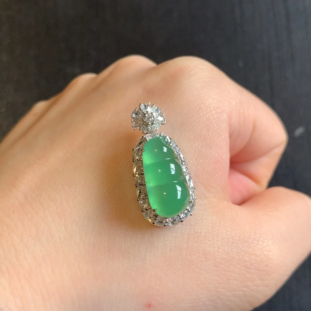 翡翠颈饰18K金镶嵌天然翡翠