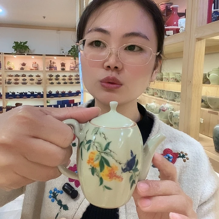 汝窑瓷器开片茶壶