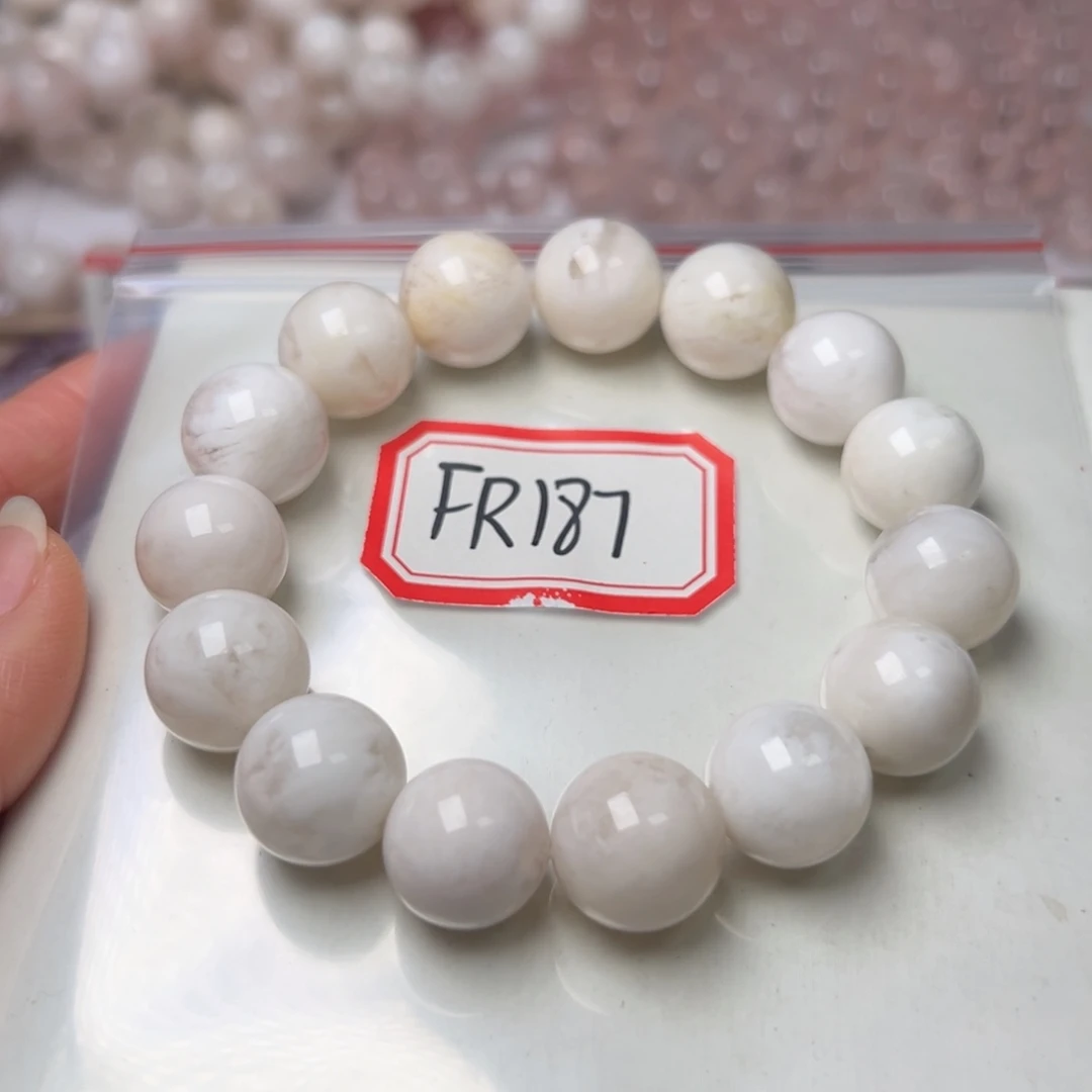 水晶手链未镶嵌我****饼雪花14.7左右