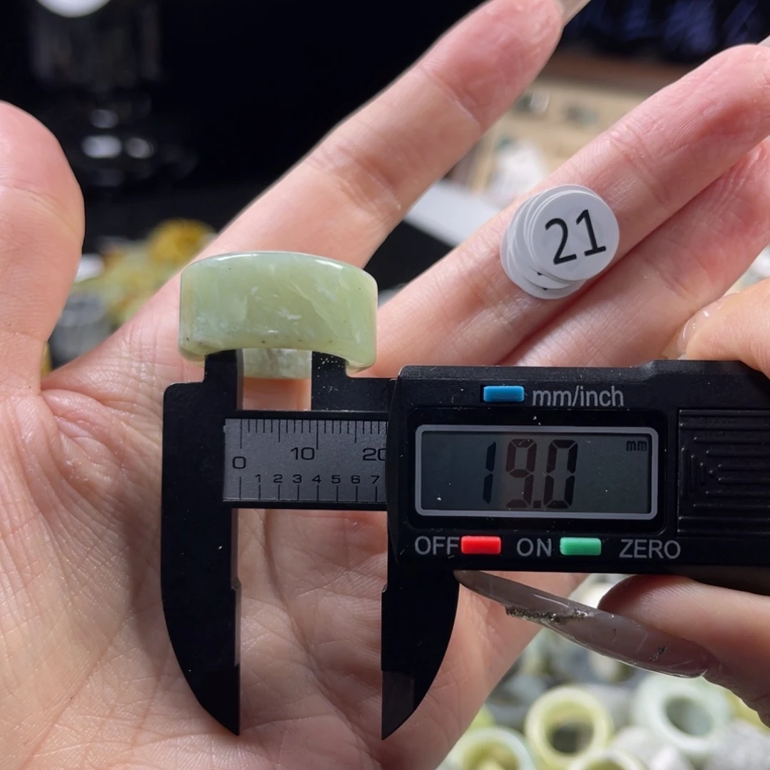 蛇纹石玉未镶嵌戒指