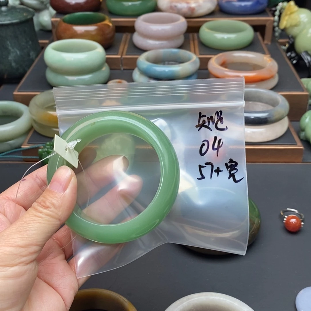 石英质玉手镯未镶嵌知**乐