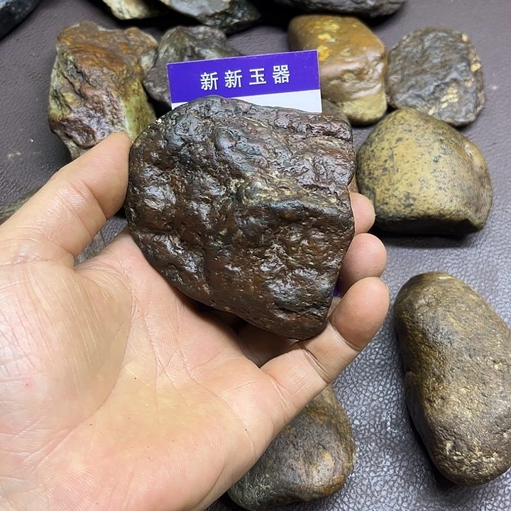 粘***子岫岩河磨玉（透闪石质玉）未镶嵌把件