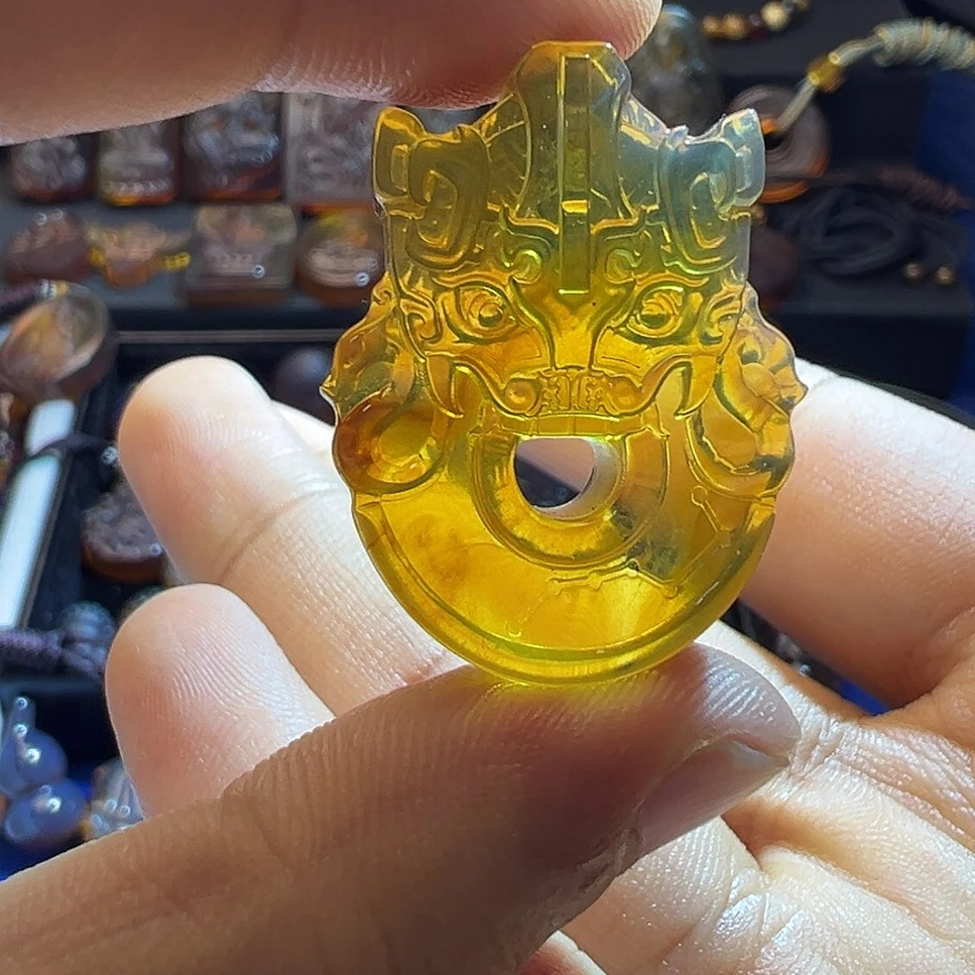 琥珀未镶嵌裸石府上有龙