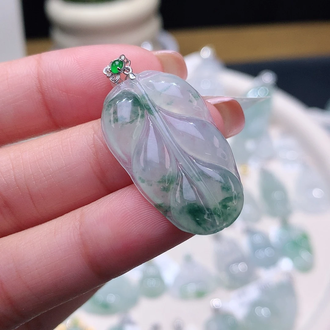 颈饰18K金镶嵌翡翠叶子