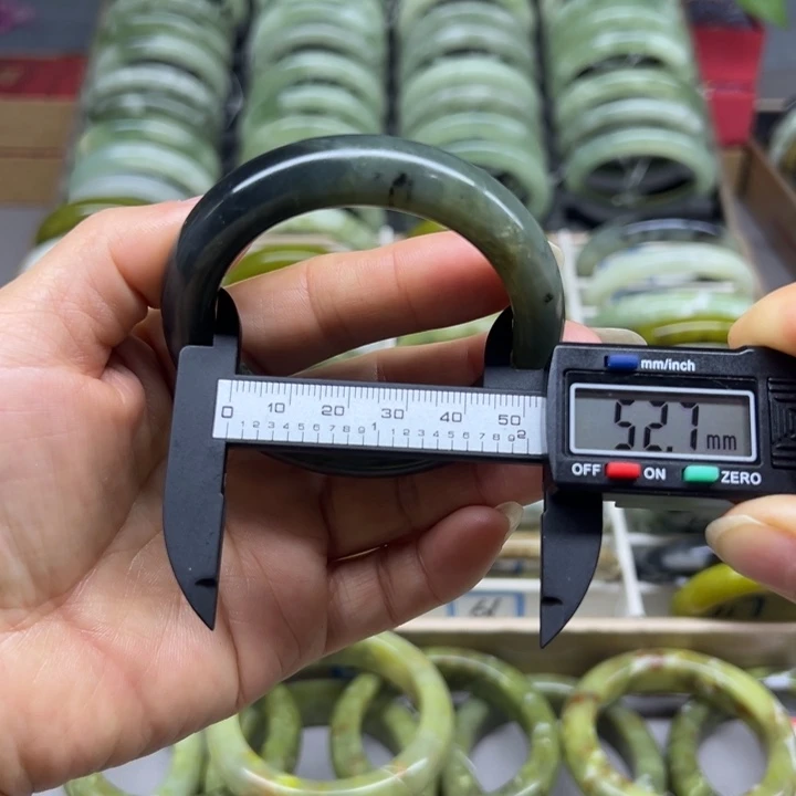蛇纹石玉未镶嵌手镯61