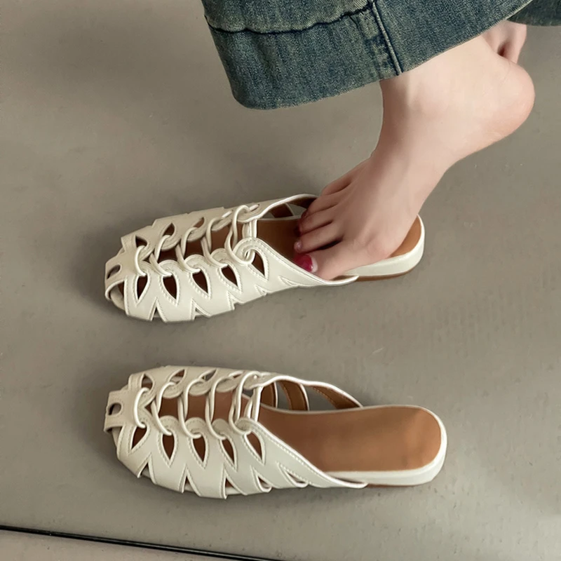 法式复古镂空休闲透气包头拖鞋女2025夏季新款系带配裙子低跟凉拖