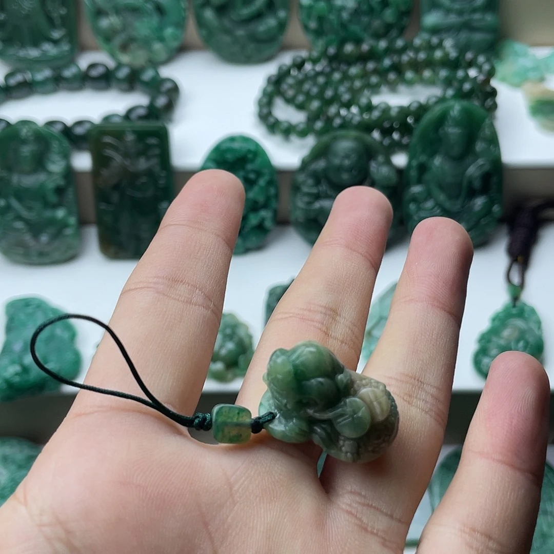 独山玉未镶嵌挂坠