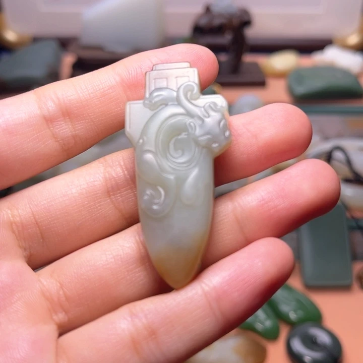 和田玉颈饰未镶嵌龙*雨