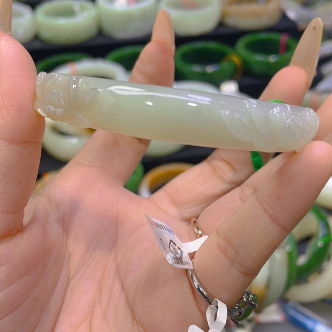 未镶嵌手镯和田玉普****?