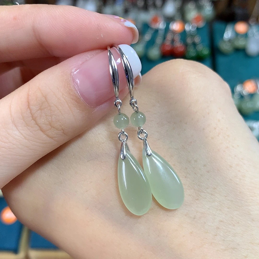 和田玉银S925镶嵌耳饰水滴卡18左右