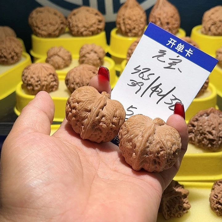 立***空把件桃核元宝全品