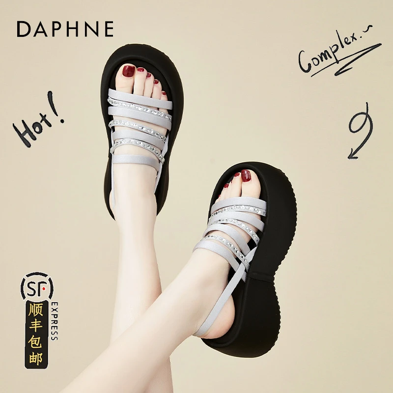 达芙妮水钻绑带露趾凉鞋女2025夏季新款软底百搭一脚蹬罗马沙滩鞋