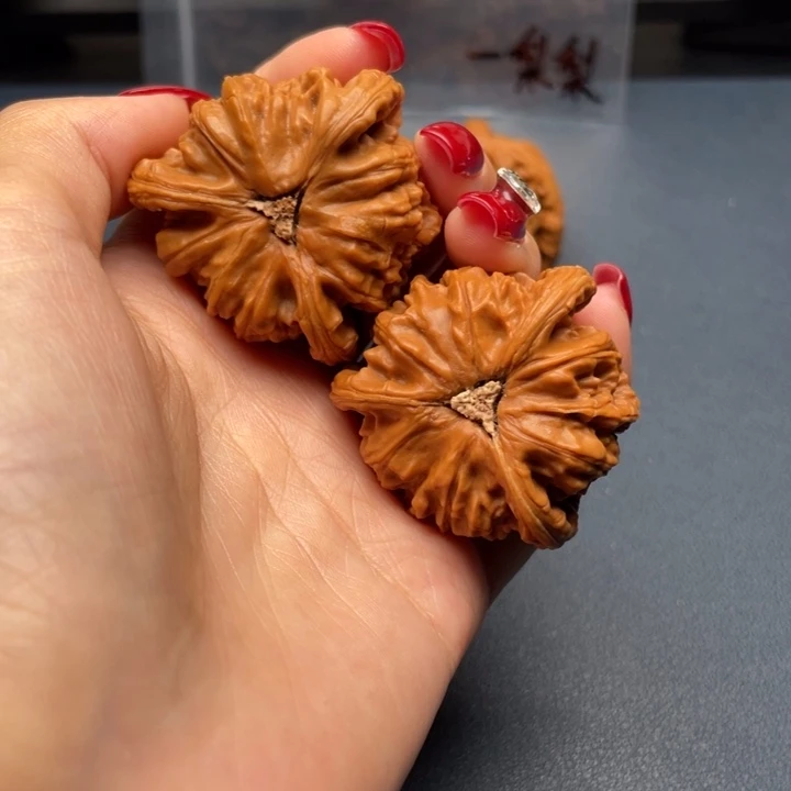 O***马文玩核桃吊坠白狮子