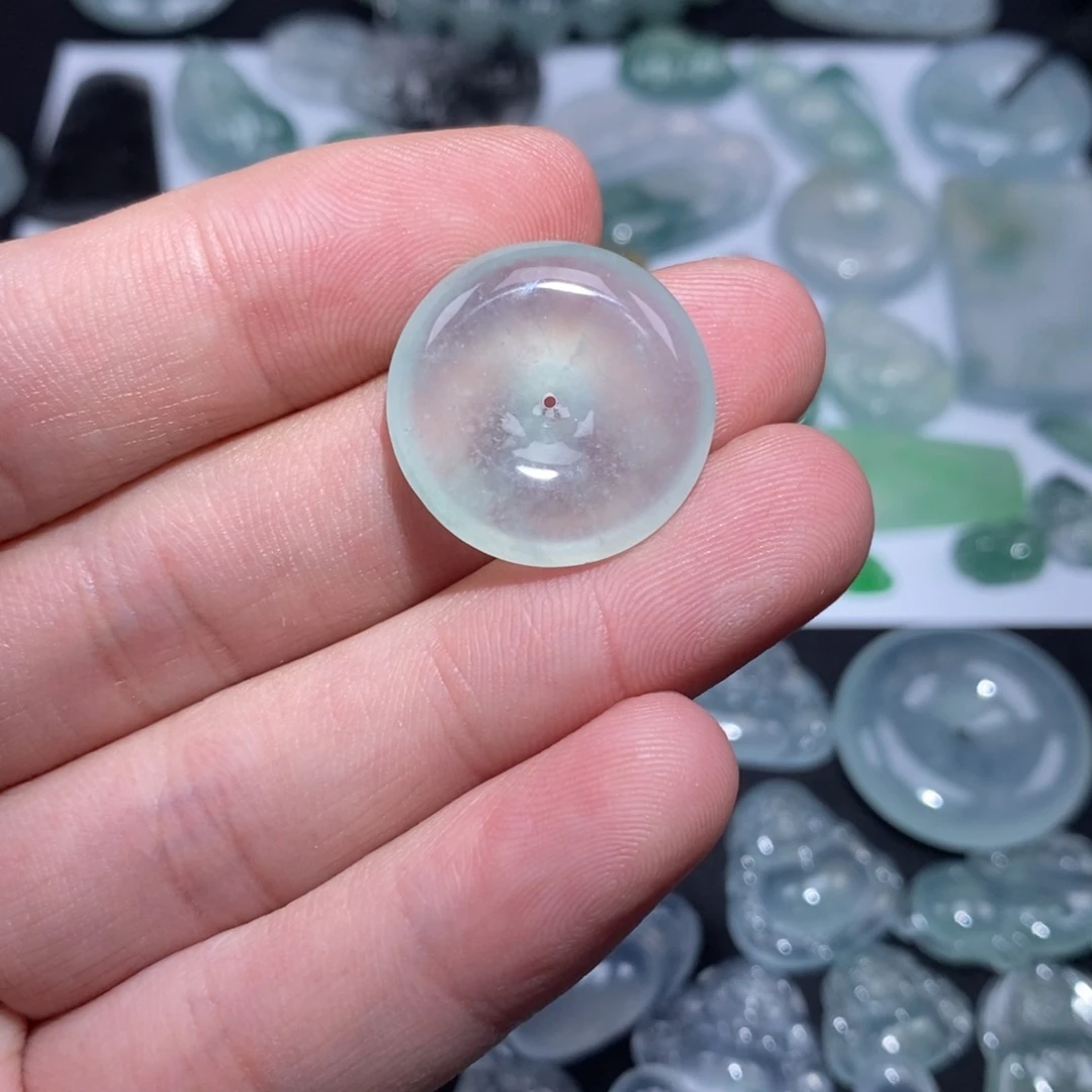 翡翠未镶嵌颈饰平安扣