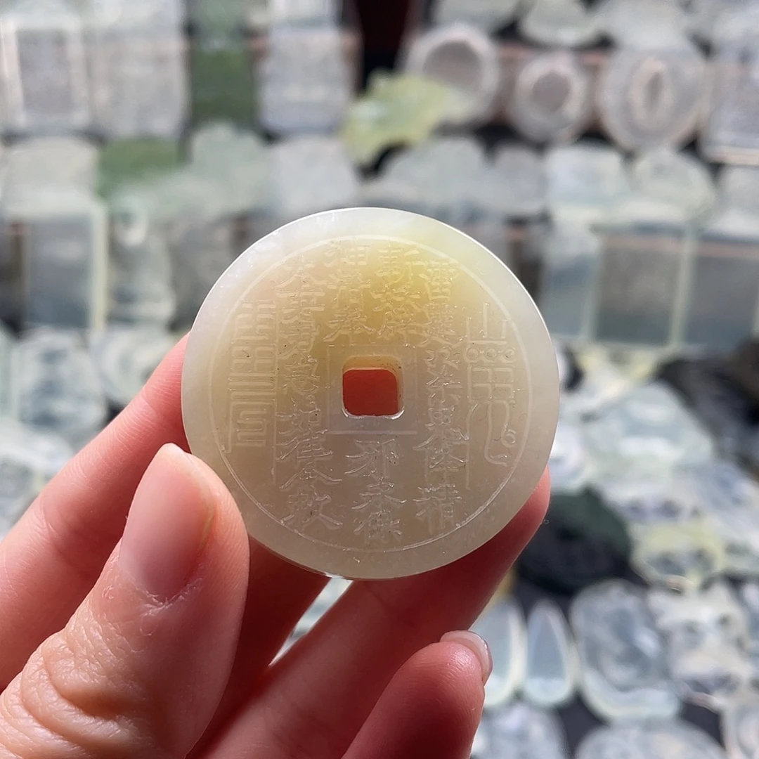 岫玉未镶嵌颈饰山鬼