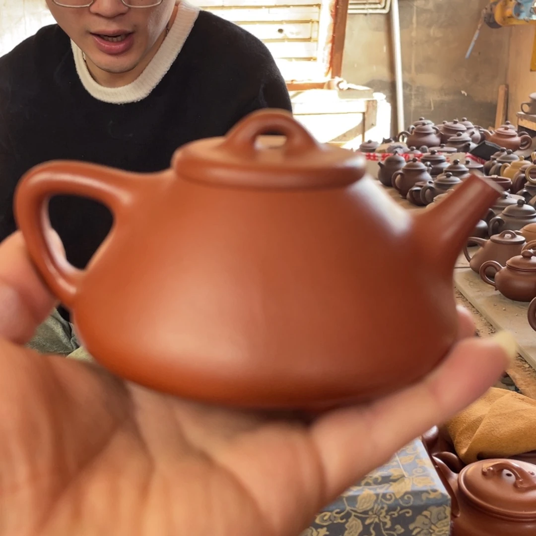 茶壶紫砂ZQ。老朱泥。  子冶石瓢。 240CC