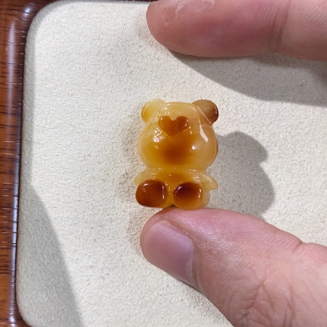 ****卓蜜蜡未镶嵌裸石小熊