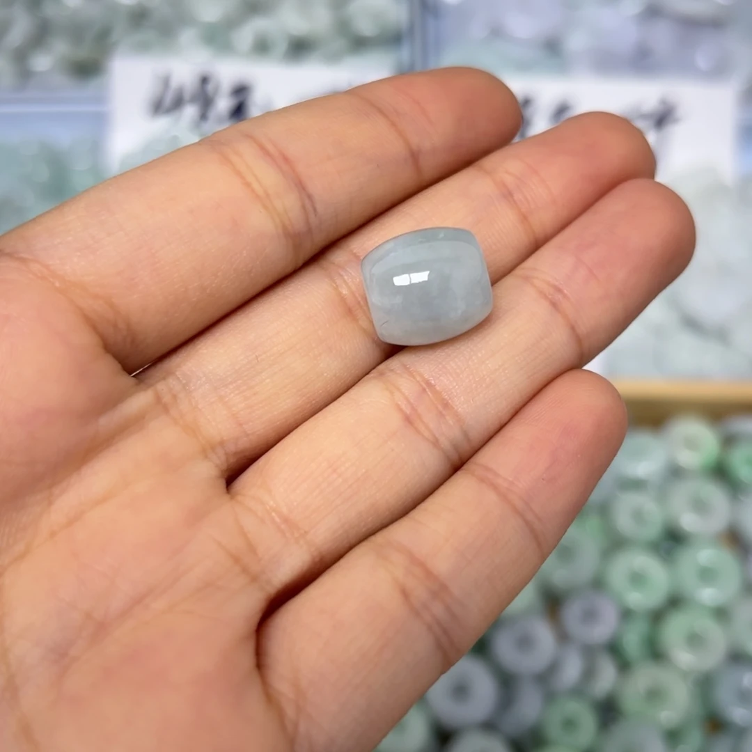 翡翠未镶嵌颈饰路路通